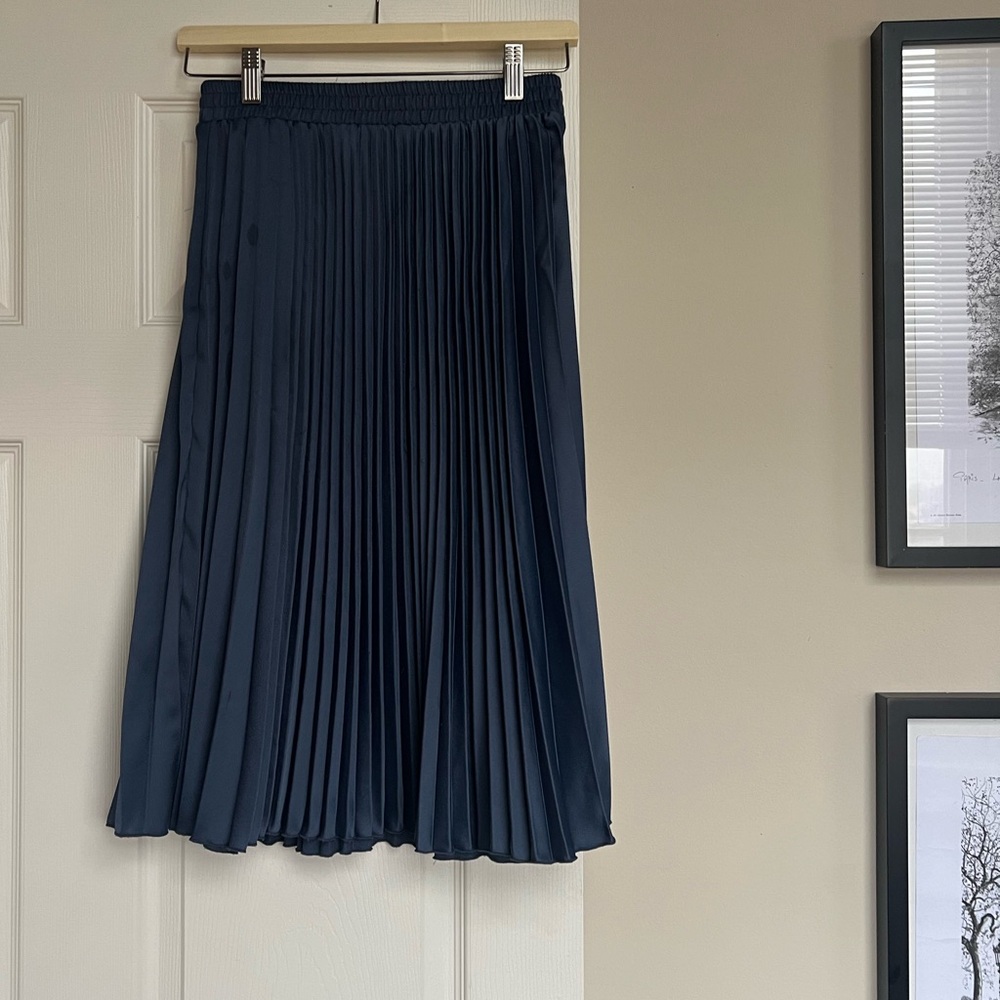 Pleated dusty blue skirt